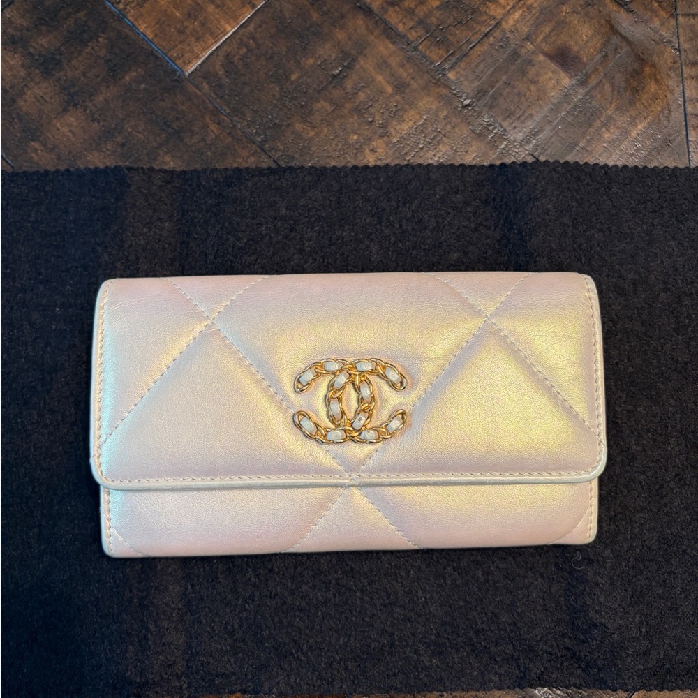 Chanel 19 Flap Wallet - Picture 3 of 15